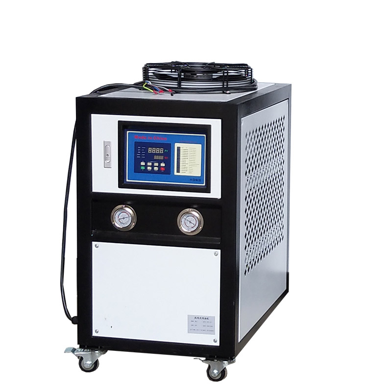What should be paid attention to when operating Industrial Oil Cooling Chiller